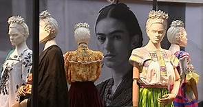 'Frida Kahlo: Timeless' exhibit opens in Glen Ellyn | ABC7 Chicago