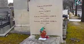 Así luce la tumba de Carlos Fuentes en París