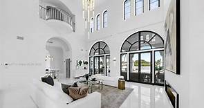 37 fotos. Cómo es por dentro, al detalle, la nueva casa del Kun Agüero en Miami, por la que pagó 15 millones de dólares