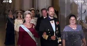 Svezia, Re Carlo XVI Gustavo festeggia 50 anni sul trono - Video Dailymotion