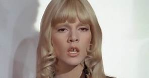Les Poneyttes AKA The Ponies (1968) HD starring Sylvie Vartan singing 'Deux Mains'
