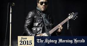 Lenny Kravitz exposes himself after leather pants rip open on stage