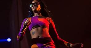 "I don't wanna f**** be here": Azealia Banks breaks down during Miami Pride show, sparks debate online