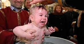 Georgia: hundreds of people turn up for mass baptism | AFP