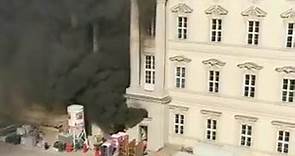 Berlino, incendio nel castello: 80 vigili del fuoco a lavoro per domarlo