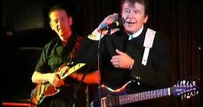 MIKE PENDER ( Ex Lead singer with THE SEARCHERS) Live at The Barn Birmingham "Walk in the Room"