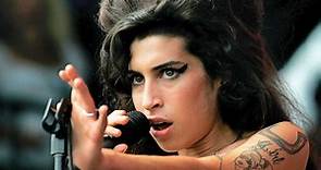 Quién era Amy Winehouse: la trágica historia de su vida y cómo el amor de dos hombres apagaron su voz