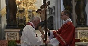 Solemne liturgia del Viernes Santo con Papa Francisco desde la Basílica de San Pedro HD