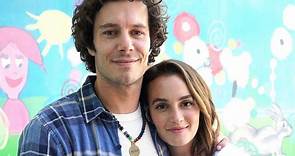 Adam Brody and Leighton Meester have welcomed a son