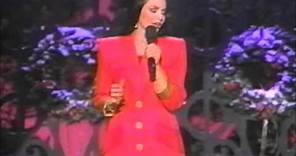 Crystal Gayle- have yourself a little merry christmas