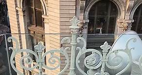 Ya conoces este bello spot escondido en la CDMX? Se encuentra en el Museo del Estanquillo, sobre Madero en la terraza, un lugar muy bonito aunque la estatua de enfrente no tiene una mano 🤣 . . . . . . . #museo #cdmx #mexico #mexican #colonial #paris #arquitectura #aesthetic #city