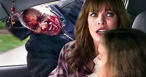 ¡Los zombis atacan a la familia de Milla Jovovich! | Resident Evil 5: Venganza | Clip en Español