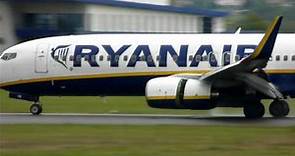 737-800 Ryanair landing at St Etienne Boutheon