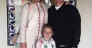 Mark Wahlberg y su esposa celebran la Primera Confesión de su Hija