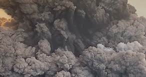 Italy's Stromboli volcano erupts, produces volcanic lightning 🌋⚡