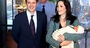 Frederik, Mary & their baby boy leave the hospital (18 October 2005)