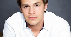Johnny Simmons | Actor
