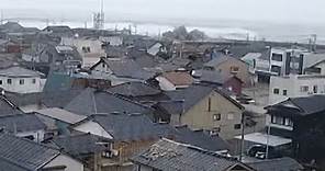 Japan tsunami waves after earthquake | Raw video