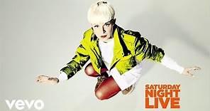 Robyn - Call Your Girlfriend (Live on SNL)