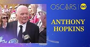 Anthony Hopkins en la Alfombra Roja de Oscars® 2022