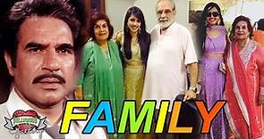 Kulbhushan Kharbanda Family With Wife, Daughter & Friends