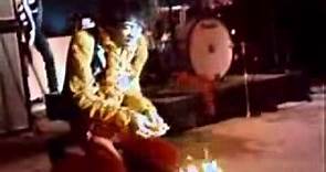 Jimi Hendrix Sets Guitar On Fire at Monterey Pop Festival (1967)