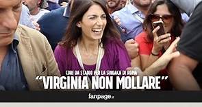 Virginia Raggi balla a Italia 5 Stelle, mentre giornalisti e operatori vengono insultati