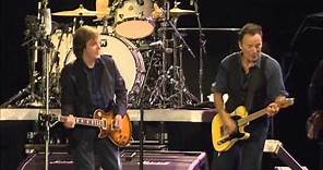 Bruce Springsteen & Paul McCartney - Twist And Shout (Live)