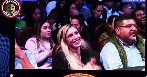 Charlotte Flair en primera fila de la Arena México para ver a su esposo Andrade, le da un beso ❤️