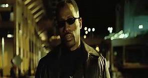 Blade asesina a un familiar encubierto - Escenas de (Blade 3 Trinity 2004)