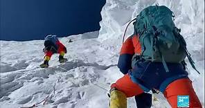 Diez alpinistas nepalíes alcanzaron la cima del K2, la segunda montaña más alta del mundo