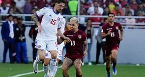 Diego Valdés sale por lesión en partido de Chile en eliminatoria