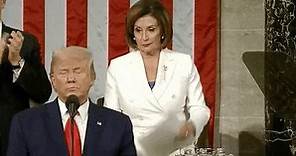 Nancy Pelosi rasga o discurso de Trump