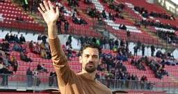 Pablo Marí regresa al estadio del Monza tras ser apuñalado