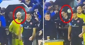 Denigrante: hincha del Kilmarnock le pega paipes en la cabeza a los jugadores del Dundee antes de entrar a la cancha
