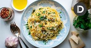 Spaghetti Aglio E Olio: 5 Ingredient Pasta Recipe!