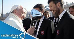 San Lorenzo le obsequia al papa Francisco el trofeo del campeonato argentino