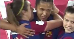 8 minutos, 3 goles 🔥 Esmee Brugts estrenándose a lo grande como goleadora del Barça #LigaFenDAZN