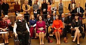S.M. la Reina Doña Letizia, acompañada de la Reina de Suecia, visita el Hospital U. Karolinska.