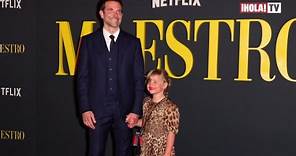 La hija de Bradley Cooper sorprende con un look animal print en el estreno de ‘Maestro’ | ¡HOLA! TV