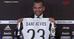 Brasileño Dani Alves es nuevo jugador del club de futbol Juventus