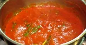 How to make traditional marinara sauce