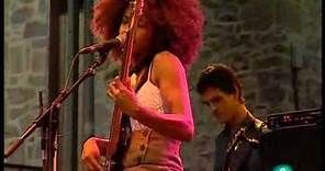 Esperanza Spalding - "I Know You Know / Smile Like That" (Live in San Sebastian july 23, 2009 - 3/9)