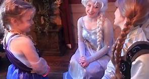 Disneyland Frozen princesses talking to Lily