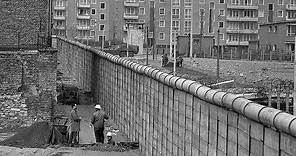 The building of the Berlin Wall