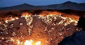 Cráter de Darvaza o Puerta del Infierno (desierto de Karakum -Turkmenistán))