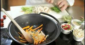 Comment poêler au wok? Larousse Cuisine