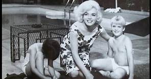 Marilyn Monroe With The Kids - RARE/RAW " Something's Got To Give" Outtake Footage 1962