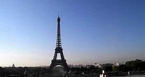 La place du Trocadero et la tour Eiffel
