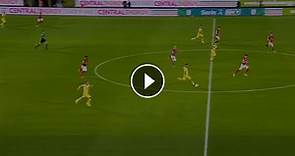 Marco Mancosu segna un gol da centrocampo durante Perugia-Cagliari: rivivi il video della prodezza - Eurosport